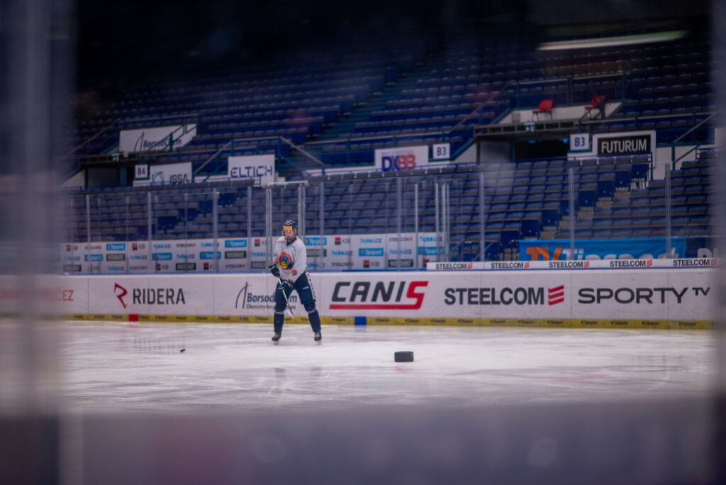 studenti VOŠMET na exkurzi v Ostravar aréně